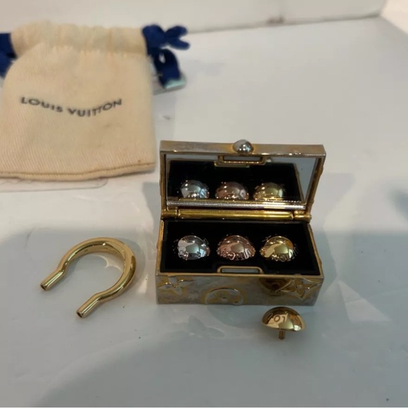 Louis Vuitton Berg Stud Ring - Picture 10 of 16